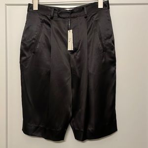 NWT: Fleur du Mal Black 100% silk satin Bermuda Shorts. Sz. 6